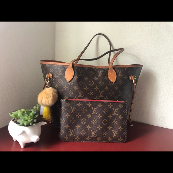 Louis Vuitton Handbags - Louis Vuitton neverfull wristlet
